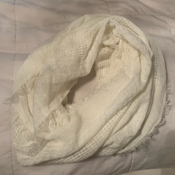 White/Cream infinity scarf - Picture 1 of 2